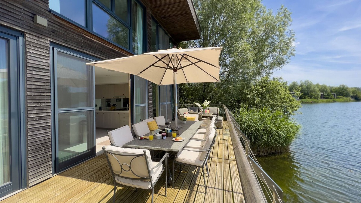 Lechlade House | The View, 7 Bowmoor Reach, Lakes by Yoo, sleeps 8 adults plus 2 kids, spa, pool