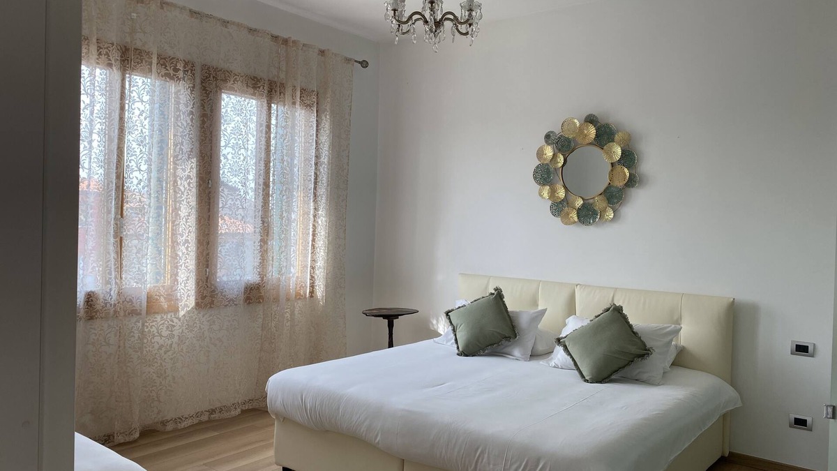 Longa Apartment | The VIEW Apartment with Canal view
