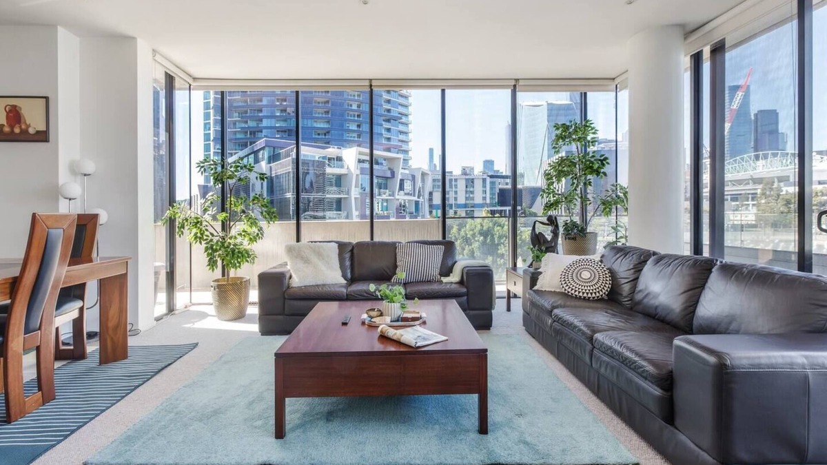 Docklands Apartment | The View at Docklands Resort style City Living