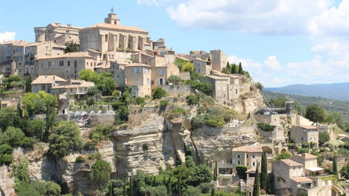 Vedene Villa | THE VIEW Californian villa with suspended pool
