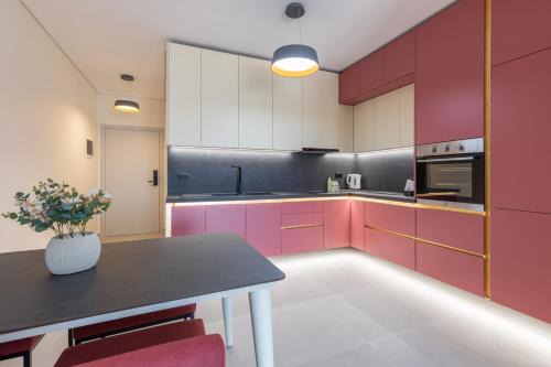 Qender Apartment | The View - Ruby, Luxury, Central