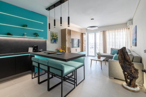 Qender Apartment | The View - Tiffany Luxury 2 BR, Free Parking, Central