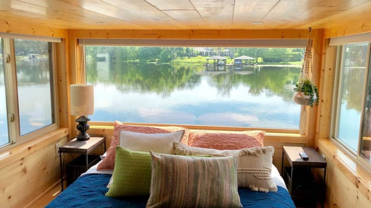 Northwest Orlando House | The View - Waterfront Tiny Home