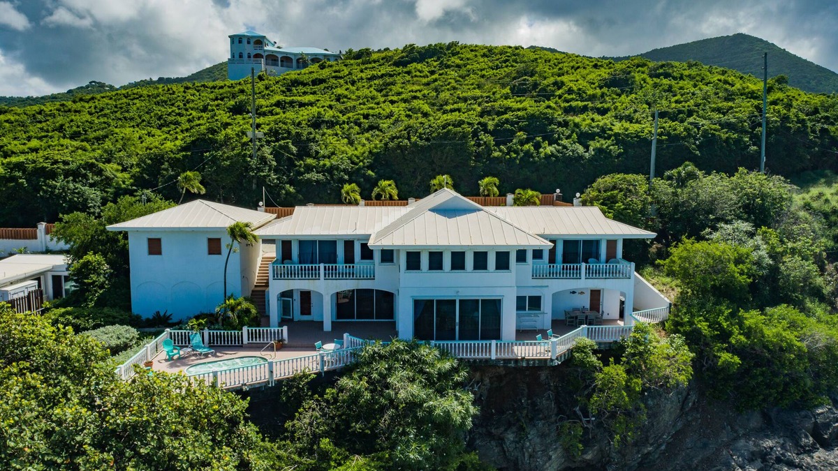 Estate La Vallee House | The Villa at Rainbow Cliffs