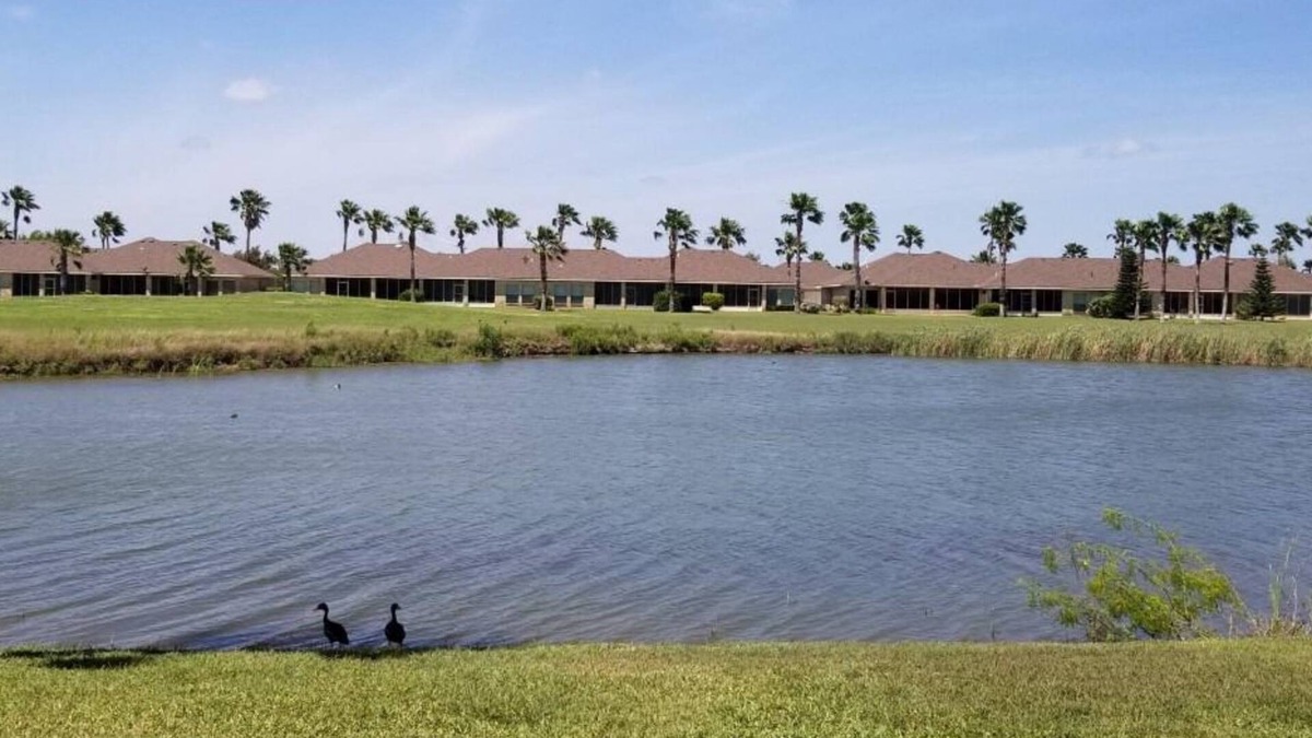 Laguna Vista Villa | The Villa on the pond - 52 GH