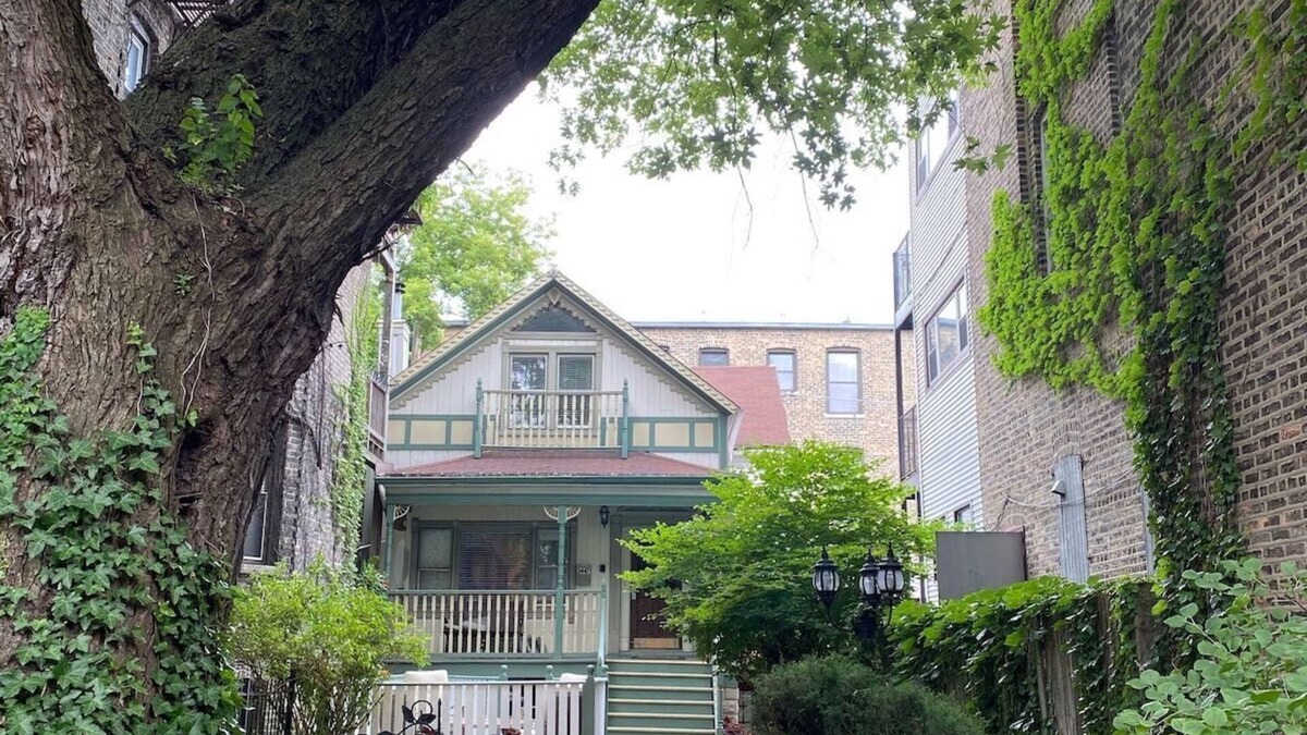 Boystown Bed & Breakfast | The Villa Toscana