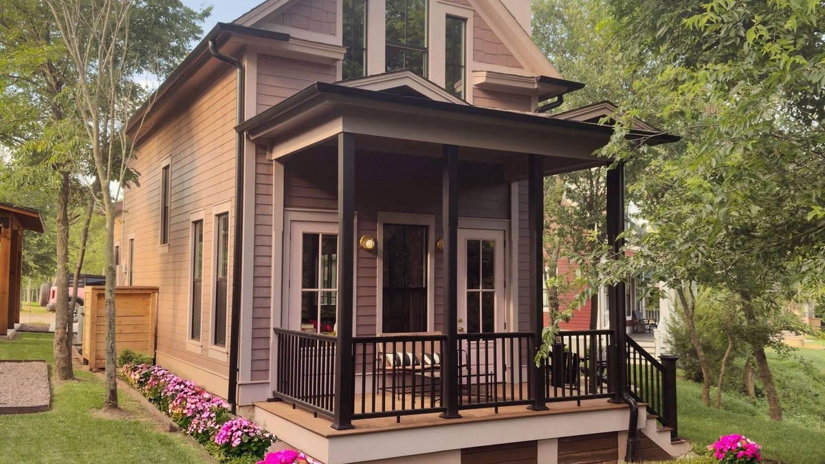Wheatland House | The Village Jewel at Selah- 2 bed 2 bath Sleeps 5 - Close to OU Campus
