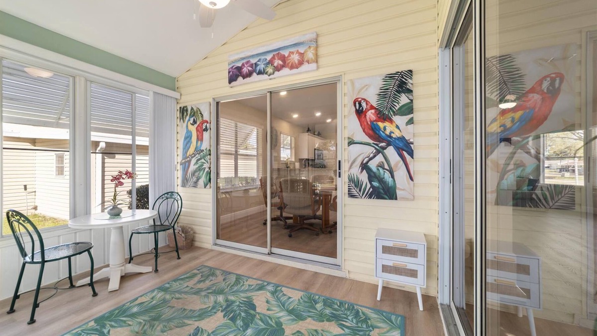 Del Mar House | The Villages! 2 Squares!-Pool access -Free Wifi-All Amenities-Shopping galore!