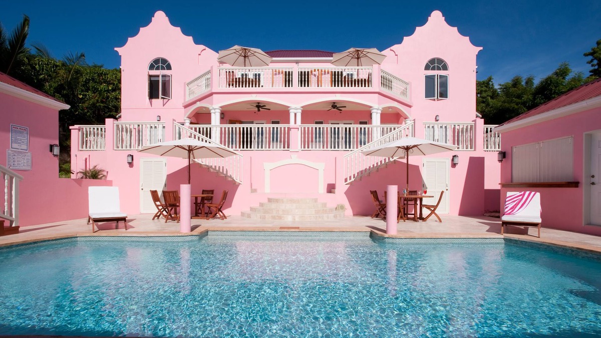 Runaway Bay Hotel | The Villas at Sunset Lane