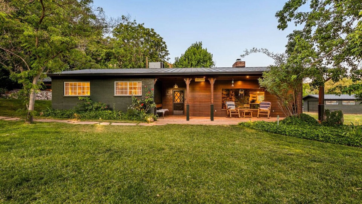 Cornville House | The Vineyard House Pool, Hot Tub, Sedona, Vineyard Views