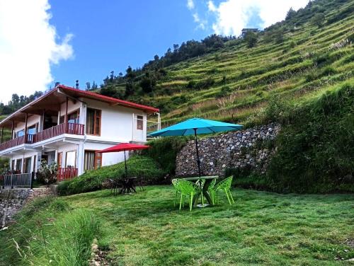 Kanatal Hotel | The Vintage Hill Village - Himalayan Boutique Resort