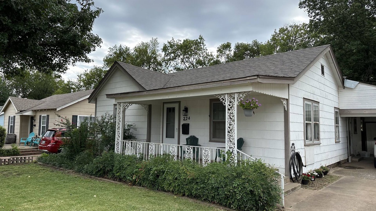 Stillwater House | The Walnut House - Right at OSU Greek Row and blocks from Theta Pond