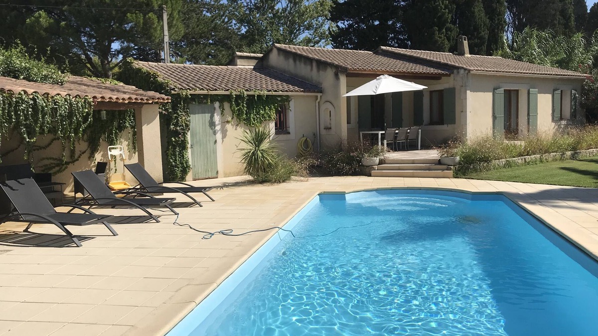 Cabannes House | The warblers house ground floor swimming pool accessibility pets