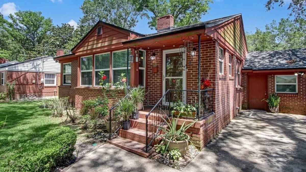 Murray Hill House | The Water Oak Bungalow quaint and cozy Murray Hill Riverside Home close downtown