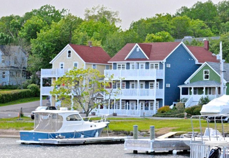 Baddeck Bed & Breakfast | The Water's Edge Inn & Gallery