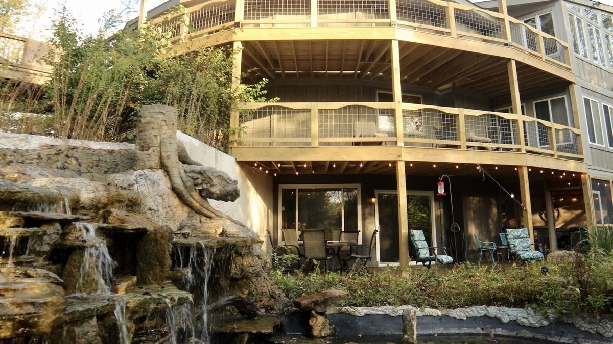 Pendleton House | The Waterfall Suite Place + Walkout! Both Overlook Waterfall!