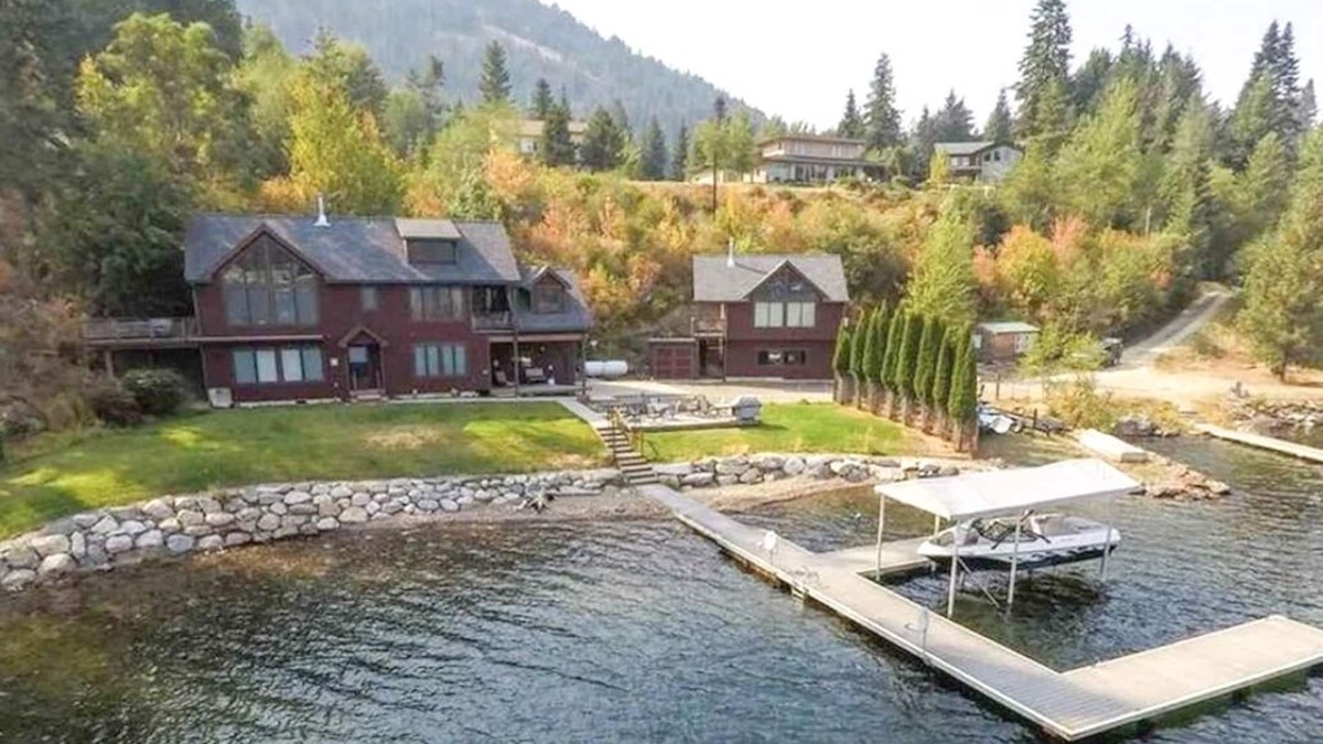 Sagle House | The Water’s Edge at Garfield Bay