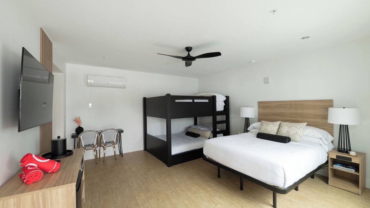 Rehoboth Beach Hotel | The Waypoint | Bunk Studio | with Free Parking & Weekend Breakfast