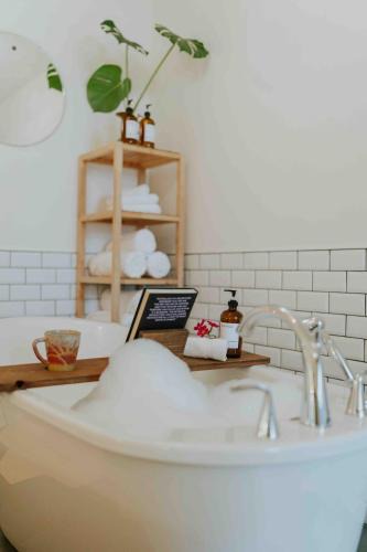 Chemainus Apartment | The Wayward Inn
