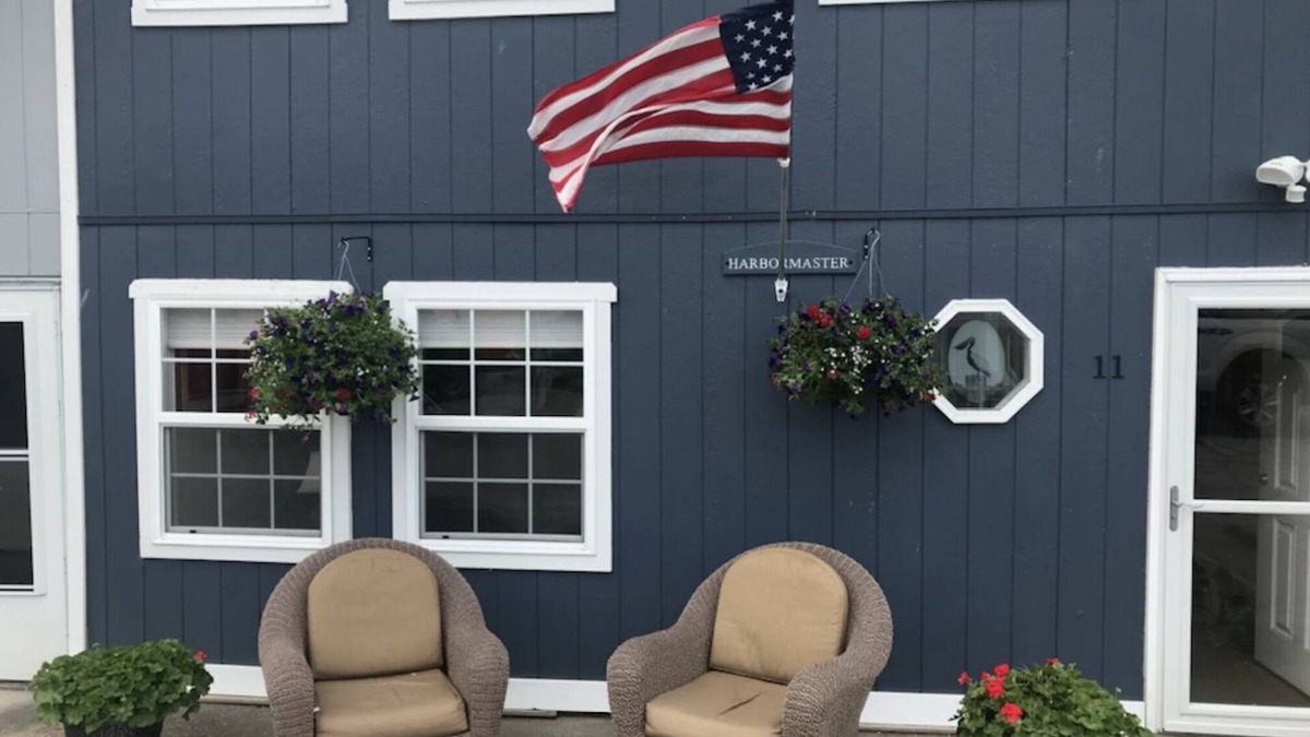 Sandusky House | The Wayward Sailor's Boathouse - Minutes to Cedar Point