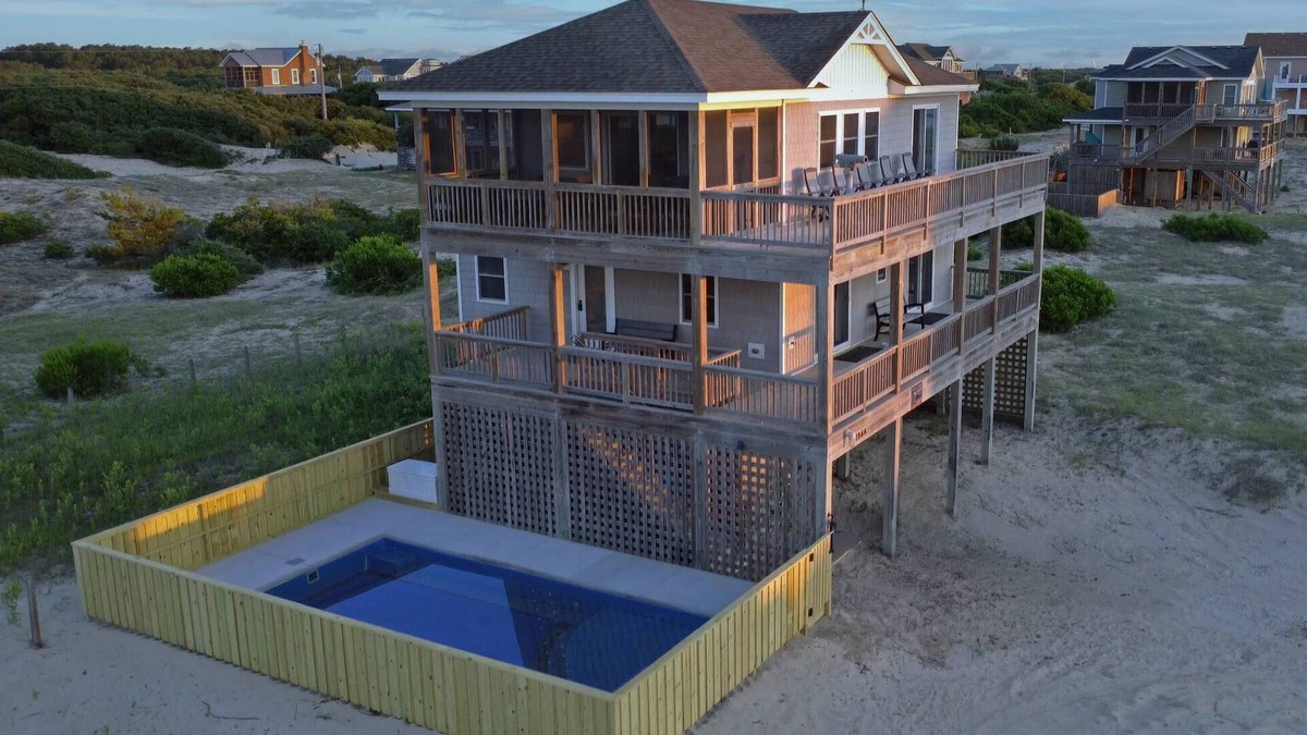 Carova Beach House | THE WEATHERVANE Private POOL! 3 night min, flexible check-in day, 4x4, pets