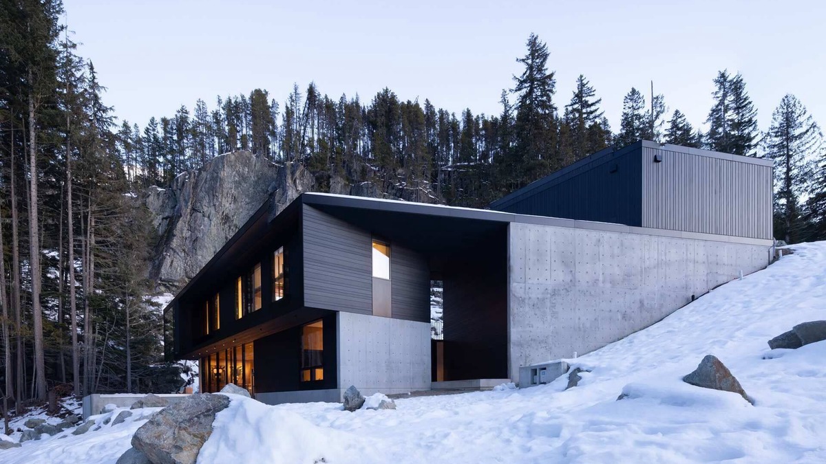 Sea to Sky Highway House | The Wedge by Boutique