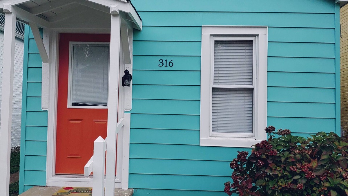 Madison House | The Wee House is a shotgun house that is remodeled with a view of the Ohio river