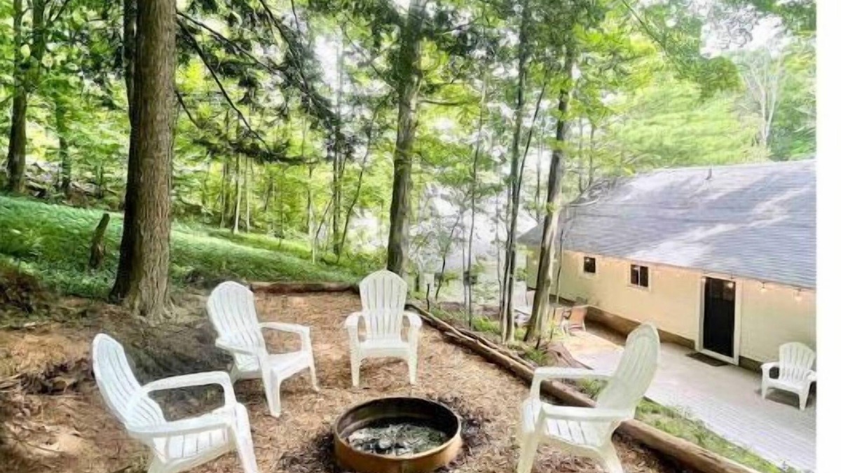 Beulah Cottage | THE WEEKENDER ↠ CRYSTAL LAKE GETAWAY