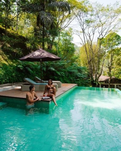 Ganga Ihala Korale Villa | The Weir House