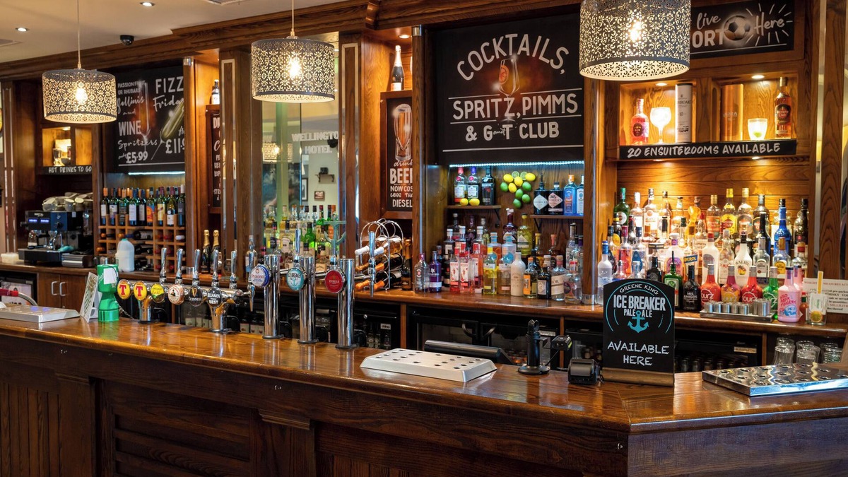 Aberdeen Hotel | The Wellington Hotel by Greene King Inns