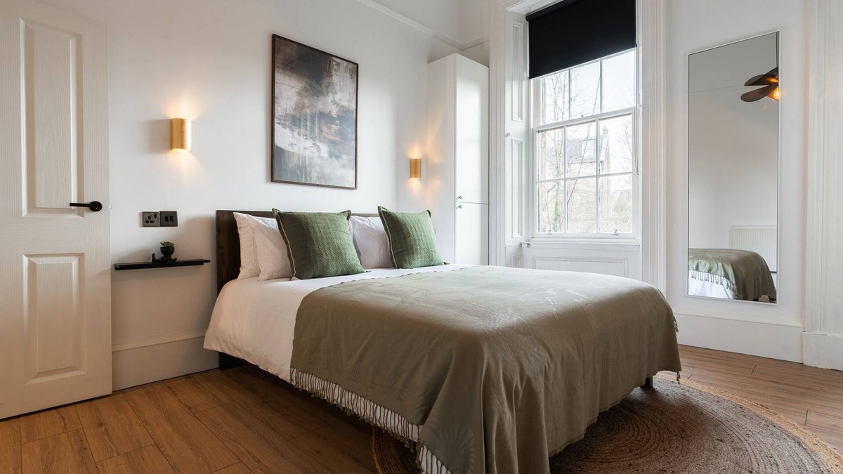 North West Apartment | The West End Retreat - 5 star Apartment