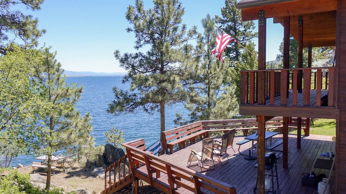 Helena Cabin | The west shore getaway on Canyon Ferry.