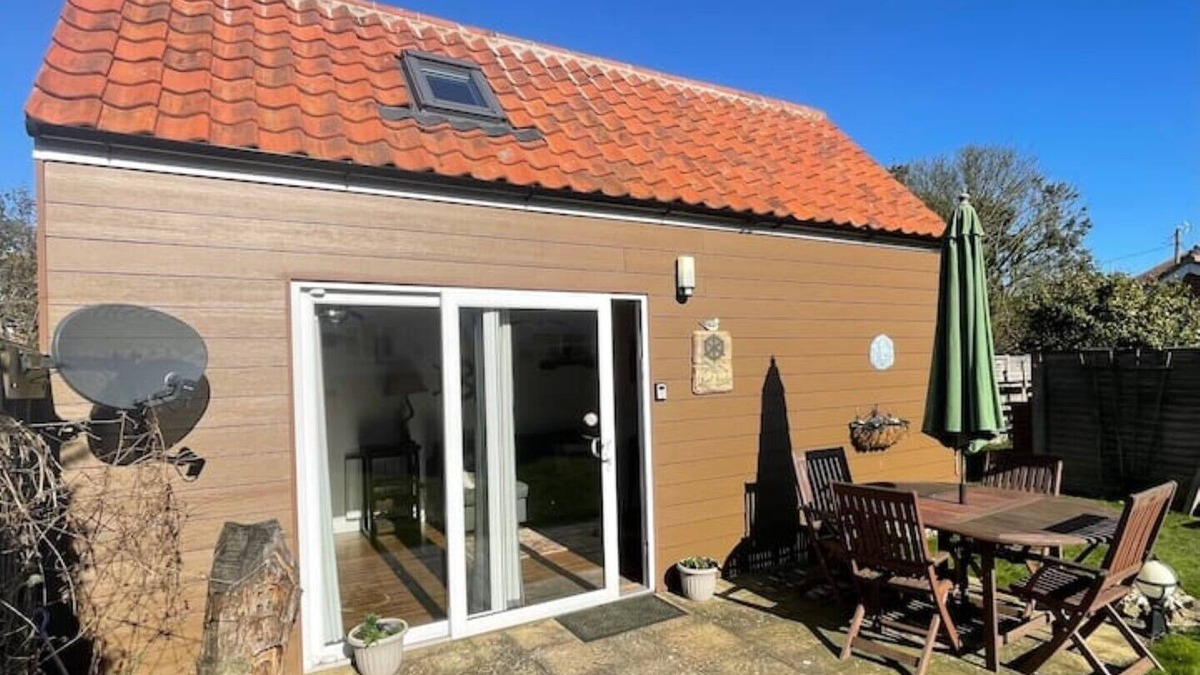 Southwold Cabin | 'The Wheelhouse' with a nautical theme