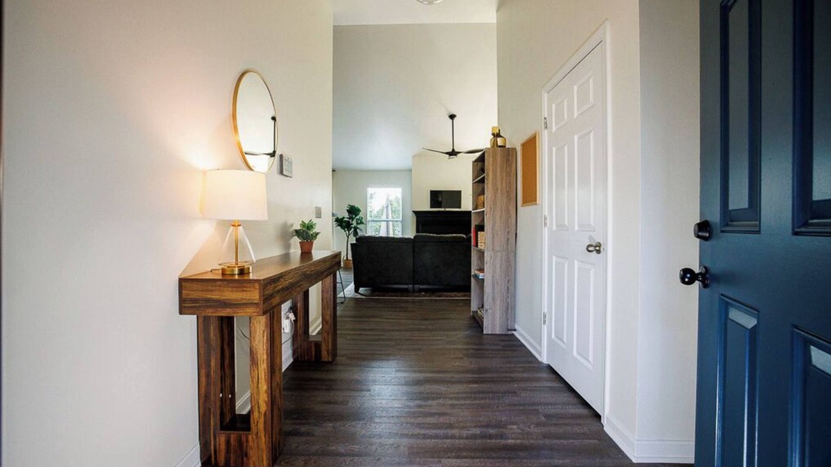 Buechel House | The Whiskey Hollow. 4BR, 2BA Louisville Retreat Designed for Extended Stays