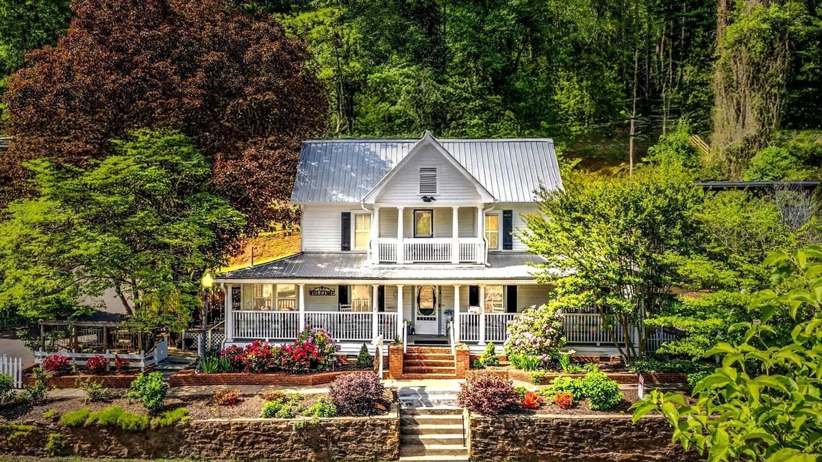 Sylva House | The Whistle Stop – A Timeless Charm/Nostalgic