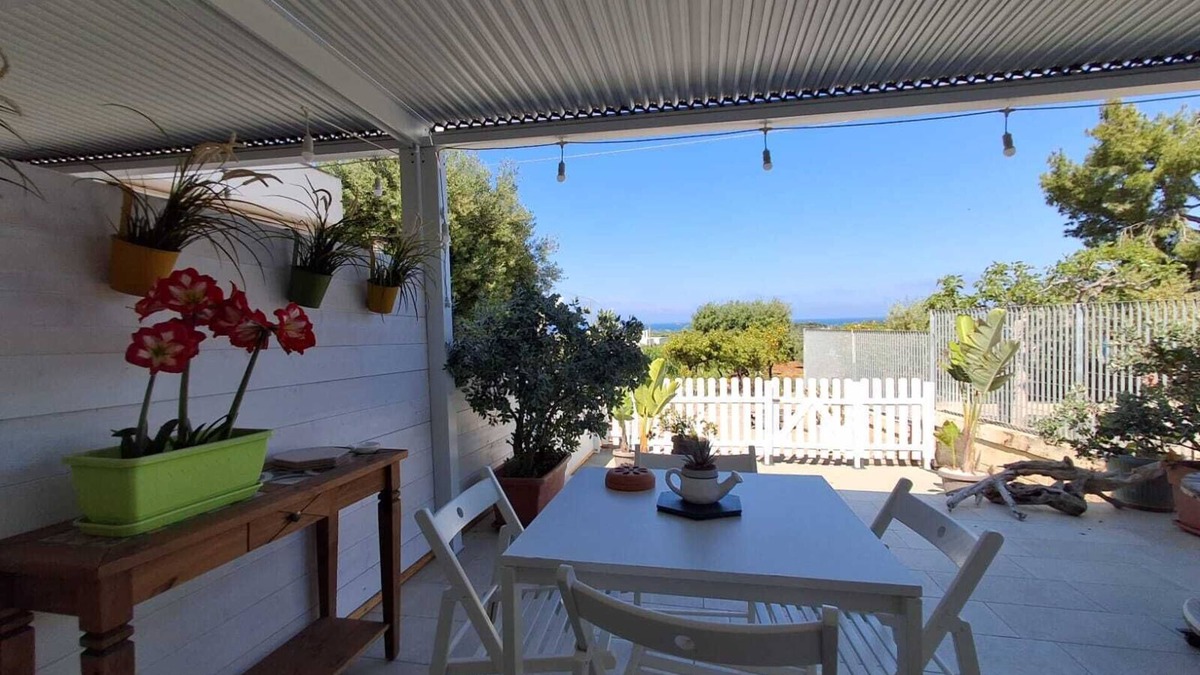 Capitolo House | The White Apple