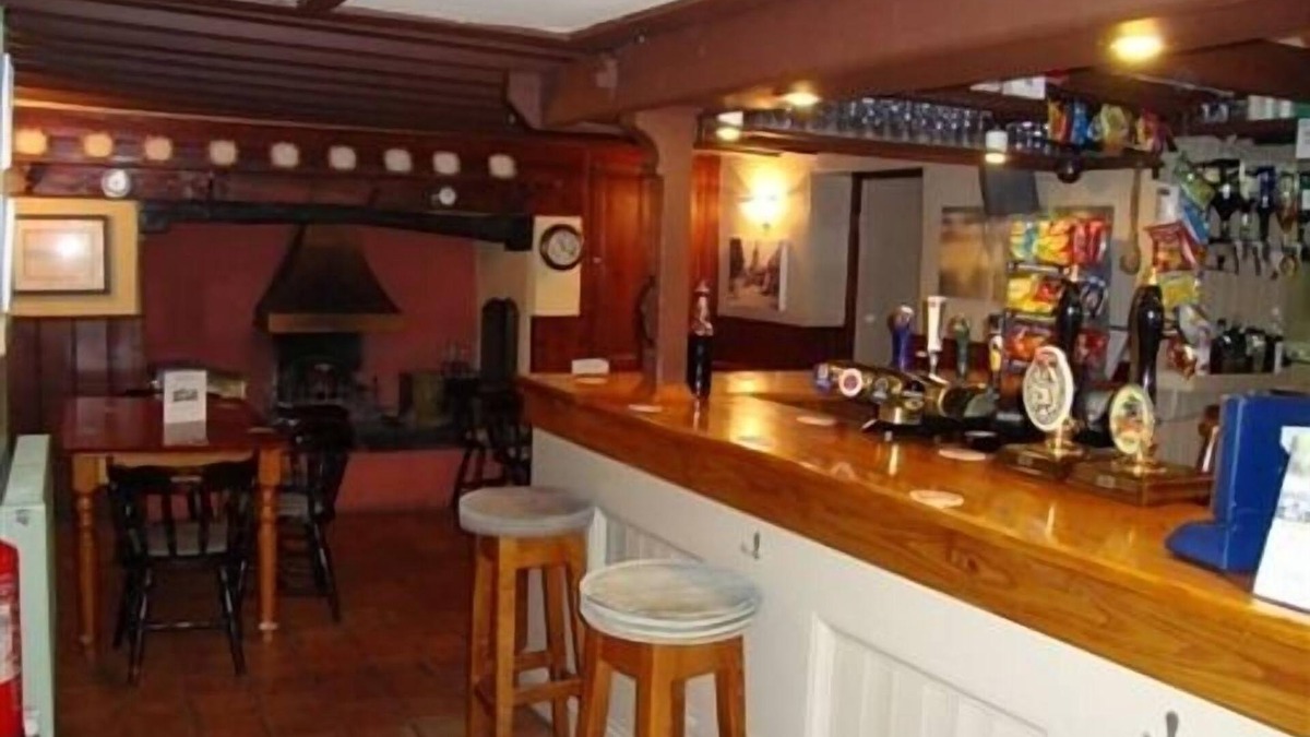 St. Keverne Hotel | The White Hart