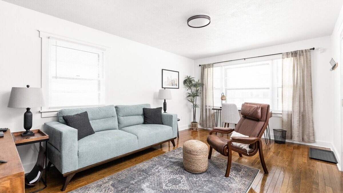 Fountain Square House | The White House, Bright Cottage in Fountain Square