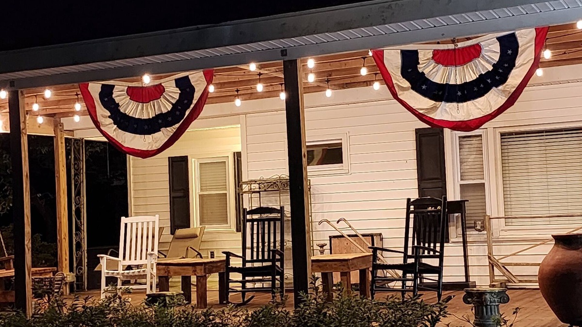 Hubert House | The White House on Freedom Way