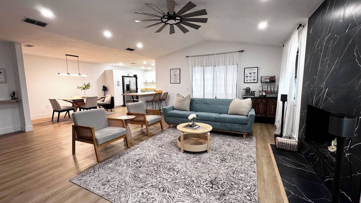 Lakeland House | The White House+Pet Friendly