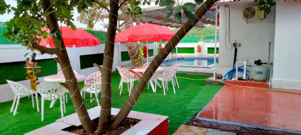 Karjat House | The White House Retreat Poolvilla