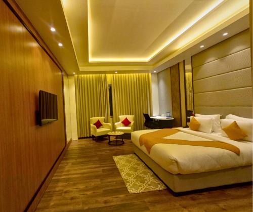 Sibsagar Hotel | THE WHITE IBIS A Unit of S S Manor