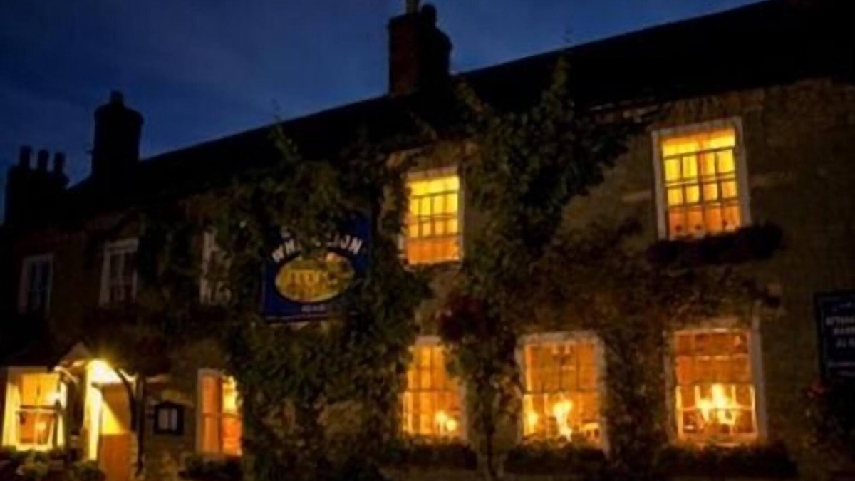 Zeals Hotel | The White Lion Inn