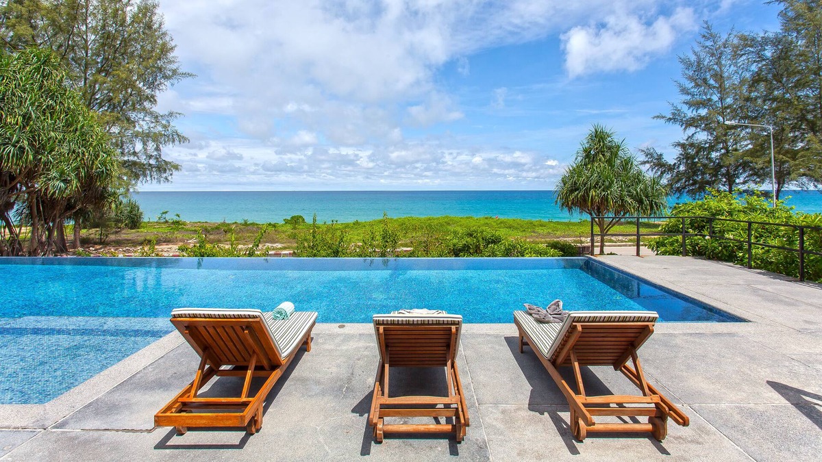 Mai Khao House | ⭐The White Pearl 5BR Modern Beachfront Pool Villa
