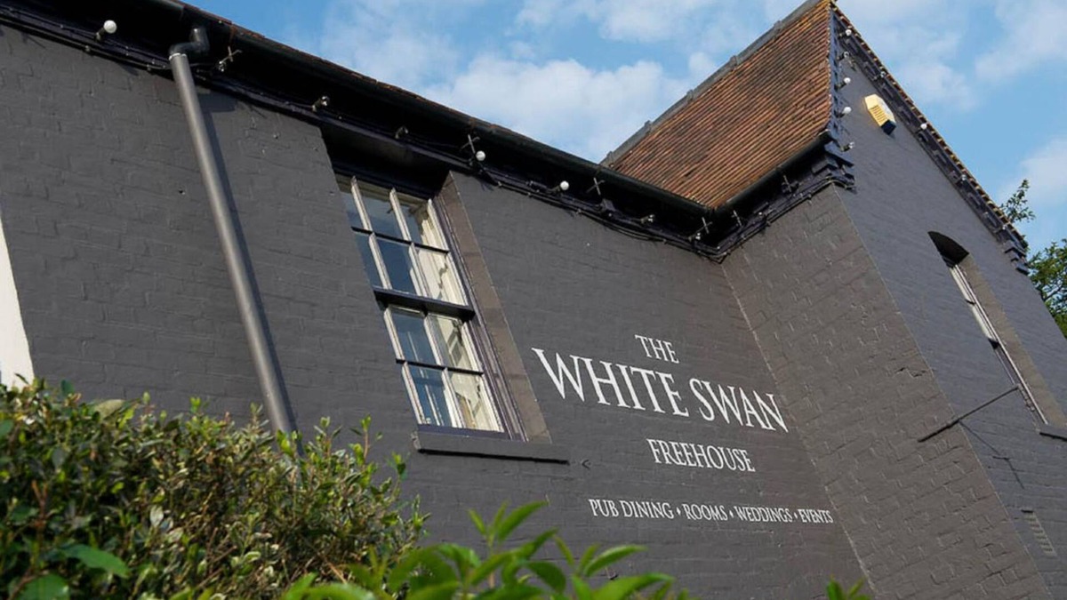 Arundel Hotel | The White Swan