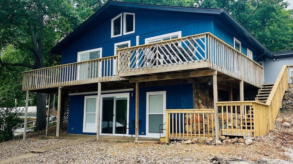 Sunrise Beach House | The whole family. On the water! 6 Bedroom