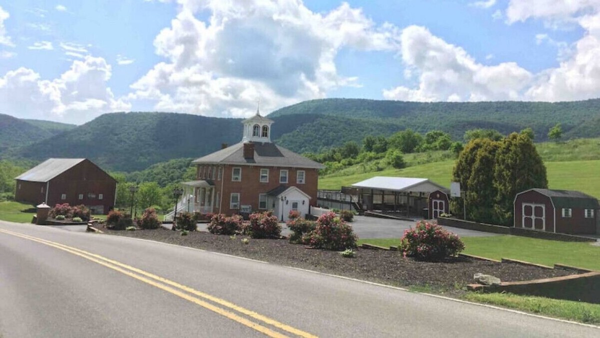 Tyrone House | The Whole Place! -- Serene Sinking Valley Retreat