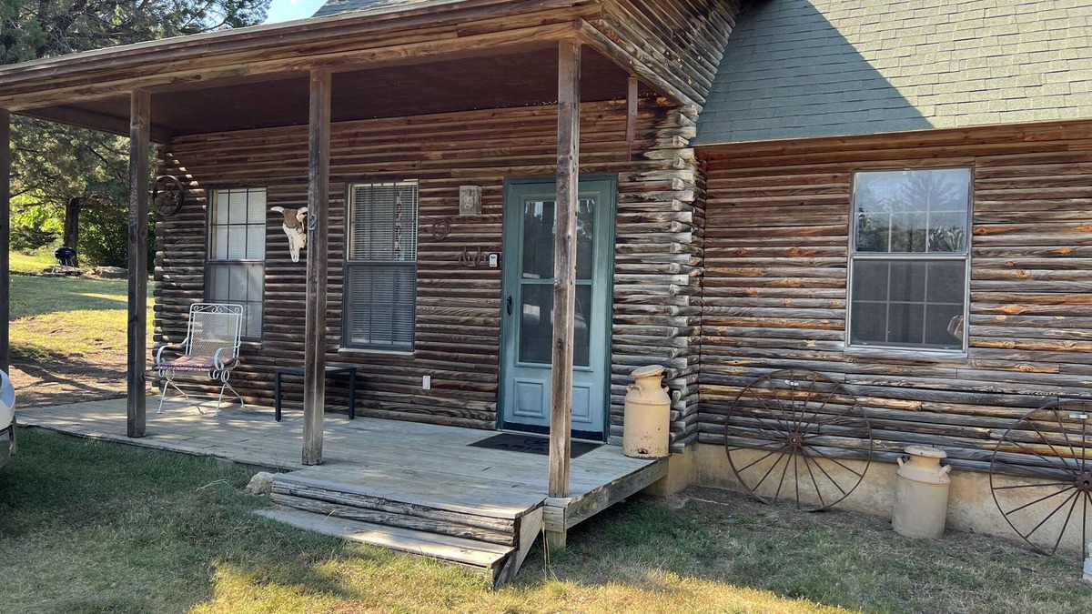 Sulphur Cabin | THE WILD WEST