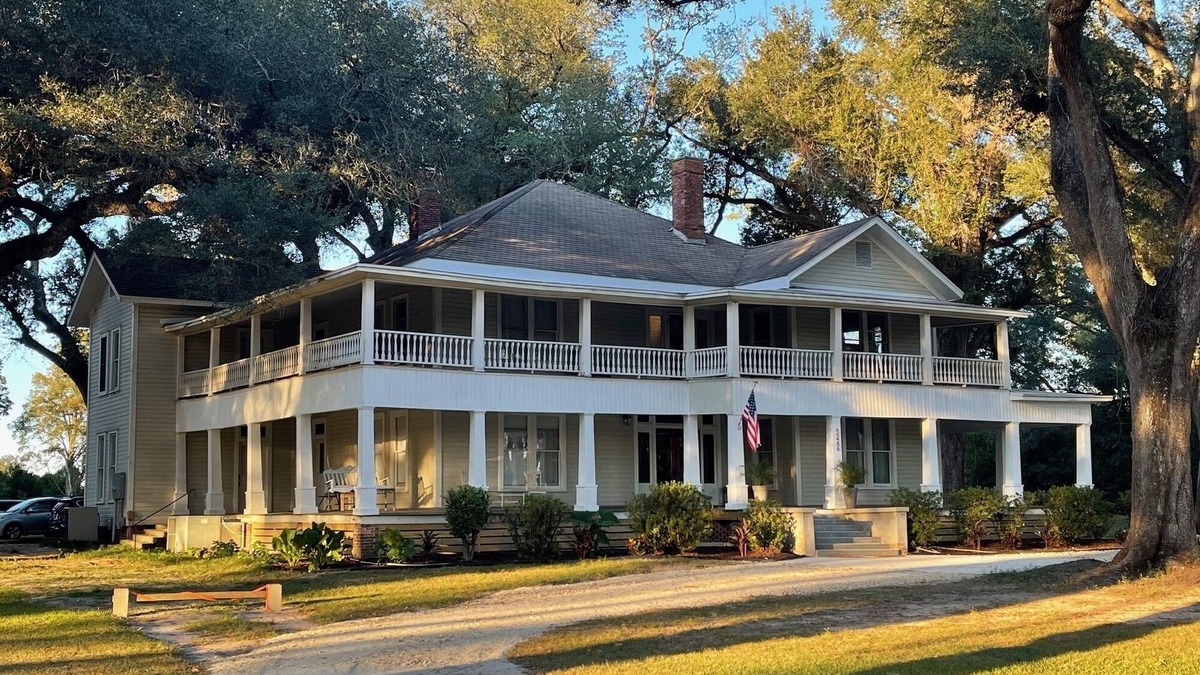 Greenwood House | The Willis House Historic Home Retreat on 6 Acres and 35 Live Oak Trees