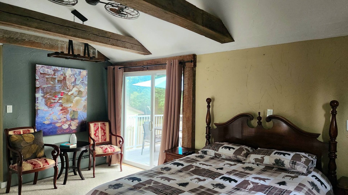 Ridgeway Bed & Breakfast | "The Willow", charming B&B suite w/priv. balcony - Crystal Beach/Niagara Falls
